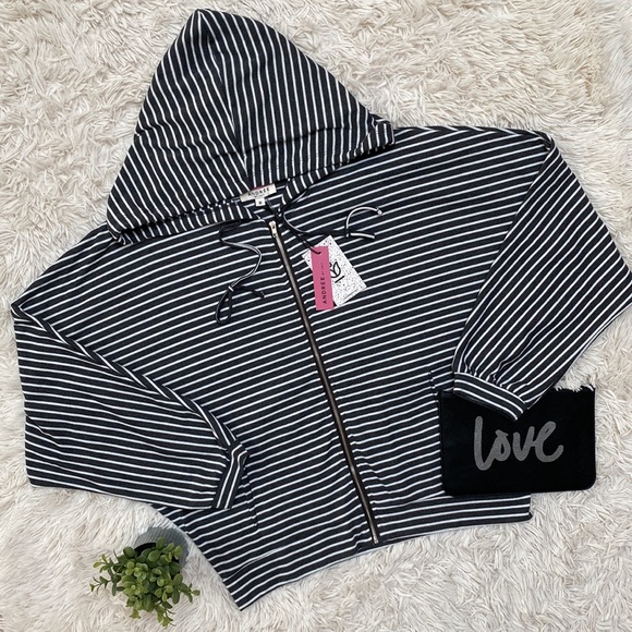 ANDREE BY UNIT Tops - 🎉HP🎉 Andreé by Unit Dolman Sleeve Hoodie 💗 Gray & White